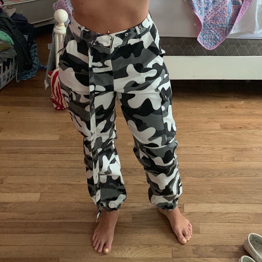 Super cute camp cargo pants.